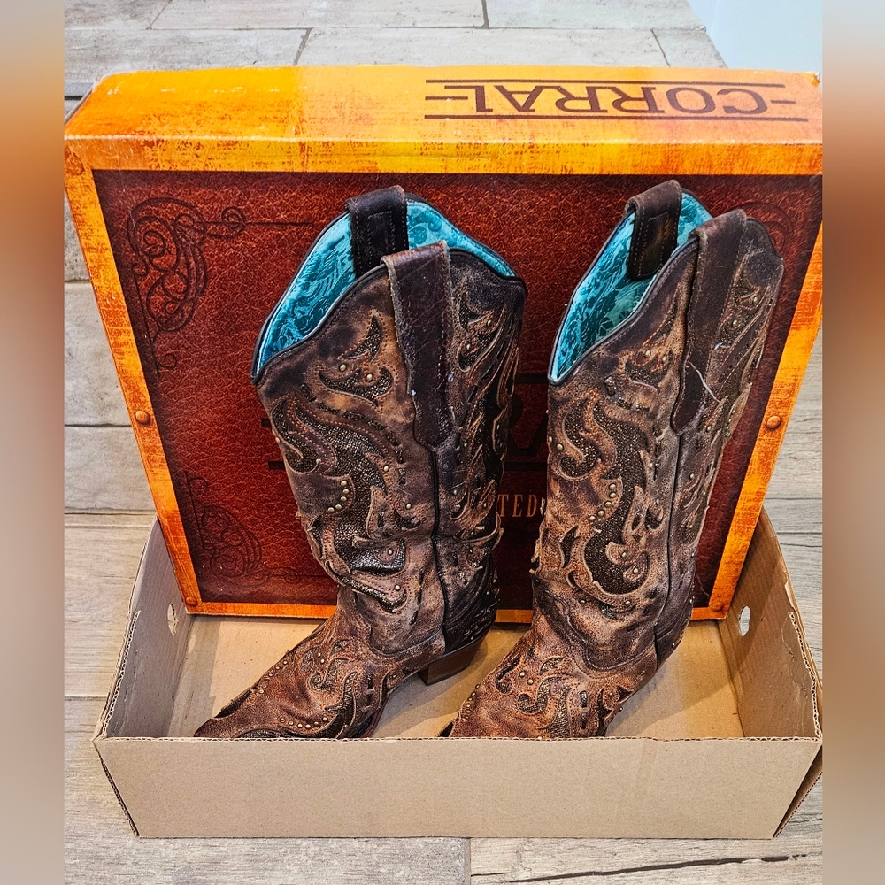 Coral E-1373 Cognac Glittered Inlay & Studs 6
